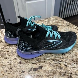 Brooks Women’s Levitate 5 Shoes Size 9.5